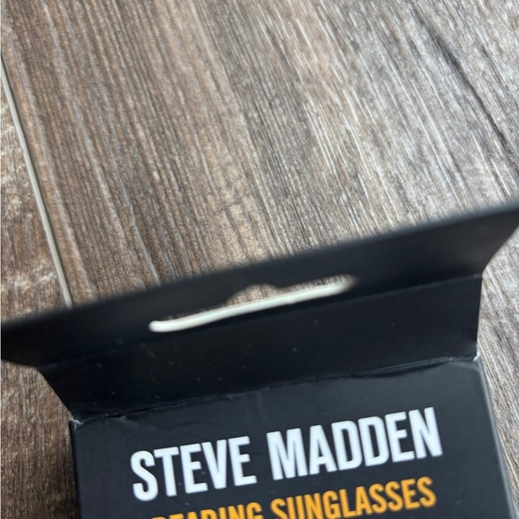 NEW Steve Madden Reading Sunglasses 100% UVA-UVB Lens Protection +2.00 - Picture 5 of 6
